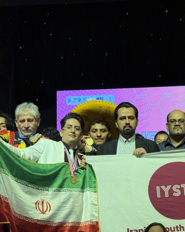 Raman Nafarieh with the Iranian team after the ISIF 2025 ceremony