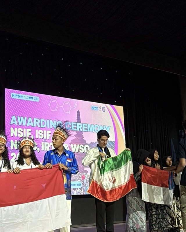 Medal presentation at the ISIF 2025 awarding ceremony